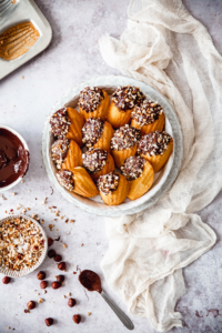 Madeleines nappée de chocolat et noisettes